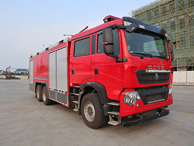 重汽豪沃11m3干粉泡沫聯(lián)用消防車(chē)